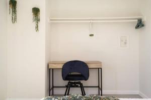 Mountain View 2BR 1 Bath Retreat with Private Lanai