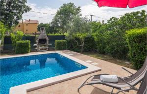 Amazing Home In Erzisce With Jacuzzi