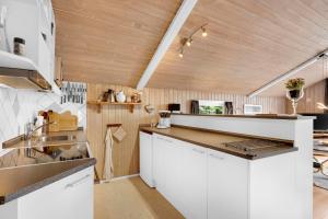 Amazing Home In Rønde With 2 Bedrooms, Swimming Pool And Wifi