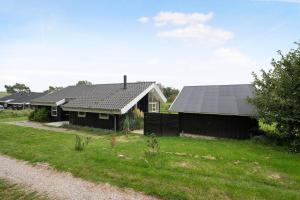 Cozy House By Vrinners Strand