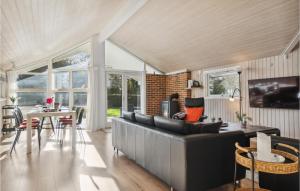 Beautiful Home In Humble With Sauna