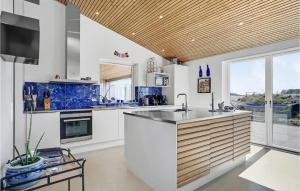 4 Bedroom Lovely Home In Hvide Sande