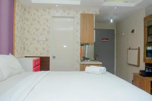 Homey Studio Pakubuwono Terrace Apartment By Travelio