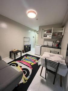 Cozy 1-BR Retreat Near MOA Pool view