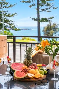 Arcoola 2 - Views Over Main Beach