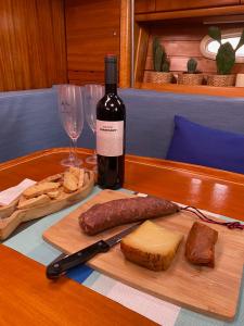 Velero en puerto de valencia