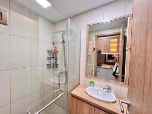Studio Unit in Baloi Apartment - Pool View Free WIFI Smart Tv