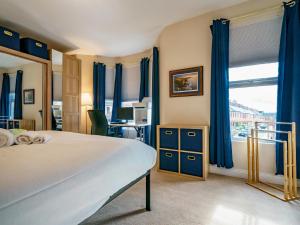 Beautiful & Spacious 4 Bed Historical W Belfast - Pass the Keys