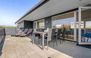 Three-Bedroom Holiday Home In Hvide Sande