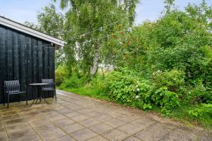 Njoy Your Holiday In A Charming And Well-Maintained Holiday Home Near The Child-Friendly Begtrup Vig Beach Surrounded By Nature And Tranquillity