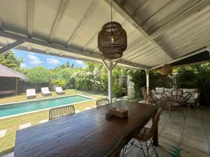 Villa Samudra & Villa Grey Damai - 6 Bedrooms Bingin