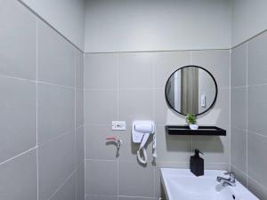 1BR Condotel with Balcony at FAME Residences #FM56