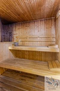 2 BDR apt with heated pool & jacuzzi