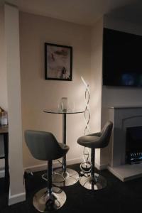 Wilton Retreat- Hot tub, Pool table, Parking