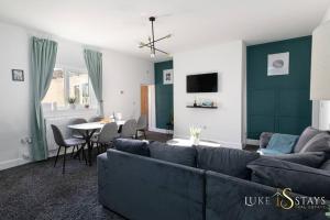 Luke Stays - Frederick Street