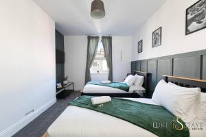 Luke Stays - Frederick Street