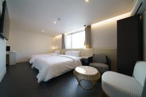 Busan H Avenue Jeonggwan Branch