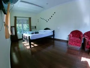 Green lush pool villa - Devāla