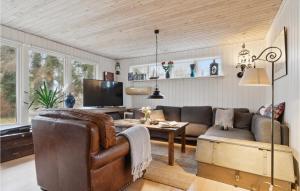 2 Bedroom Beautiful Home In Orø