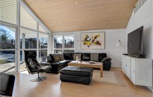 Stunning Home In Esbjerg V With Kitchen