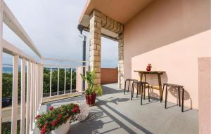 3 Bedroom Cozy Apartment In Maslenica 