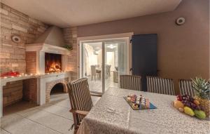 Pet Friendly Home In Radeki Polje With Kitchen 