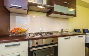 Nice Apartment In Calvle With Wifi