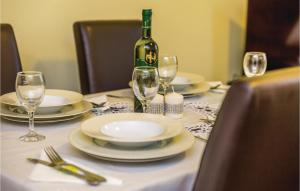 Nice Apartment In Calvle With Wifi