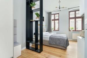 Klimatyczne Studio z Biurkiem w Poznaniu by Noclegi Renters