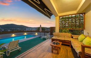 Beautiful Home In Bilice With Wifi