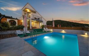 Beautiful Home In Bilice With Wifi