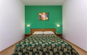 1 Bedroom Lovely Apartment In Tar-Vabriga 