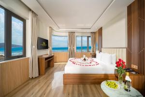 Phòng Deluxe hướng biển giường đôi (Deluxe Double Room with Sea View)