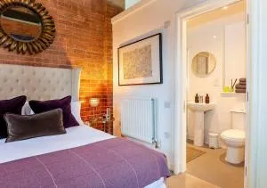 Betts (Private Ensuite room) at Bicester Heritage - Stratton Audley