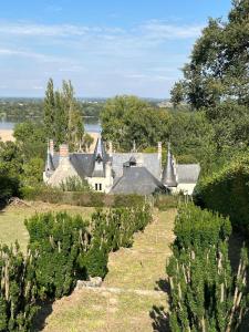 Porterie du château Clim Wifi Terrasse Bord Loire