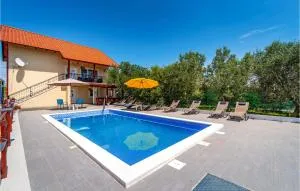Five-Bedroom Holiday Home In Suhovare - Smoković