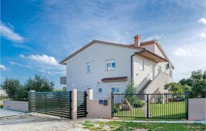 3 Bedroom Nice Apartment In Marcana