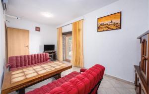 2 Bedroom Gorgeous Home In Marcenagla 