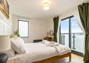 Central 1BD with Free Underground Parking!