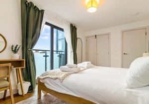 Central 1BD with Free Underground Parking!