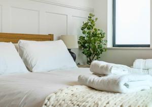 Central 1BD with Free Underground Parking!