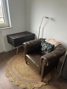 Appartements Vaste appartement avec parking gratuit, borne dispo et espace de travail : photos des chambres