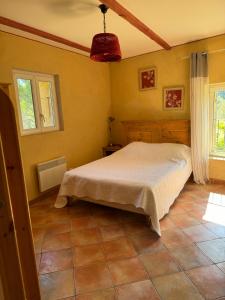 Appartements Gite 6-8 pers dans Mas provencal avec piscine et jardin : photos des chambres
