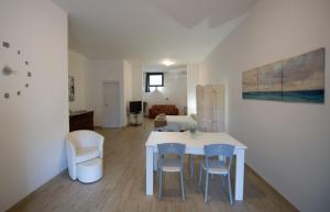 Intero alloggio, Binario 18