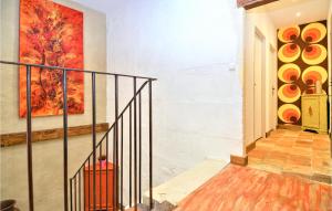 Maisons de vacances Five Bedroom Gorgeous Home In Tarascon : photos des chambres
