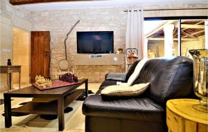 Maisons de vacances Five Bedroom Gorgeous Home In Tarascon : photos des chambres