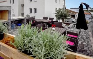 3 Bedroom Nice Apartment In Sibenik