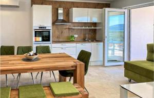 3 Bedroom Nice Apartment In Sibenik