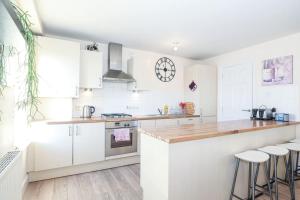 Waterfront Castle View 3 Bed FREE PARKING