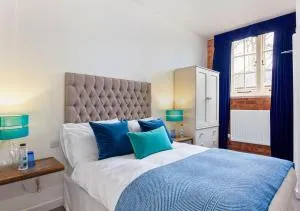 Bowen-Buscarlet (Large Suite) at Bicester Heritage - Stratton Audley